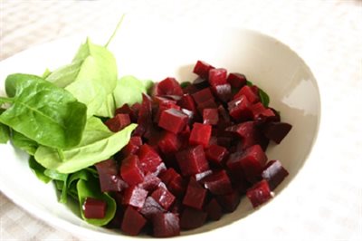 Salade de betteraves aux pommes et aux canneberges