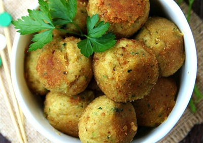 Boulettes v&#233;g&#233;taliennes au go&#251;t de tourti&#232;re et sauce au ketchup aux fruits