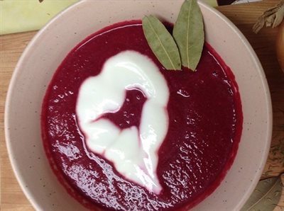 Soupe aux betteraves et aux pommes
